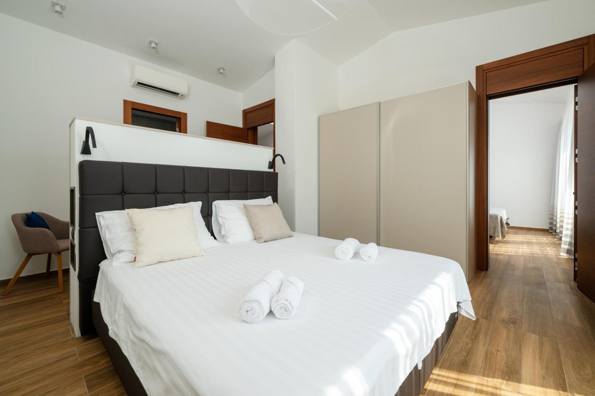 Martincic Residence - 5 Stars Luxury With Pool Heating On 4000M2 Rakalj Exterior photo